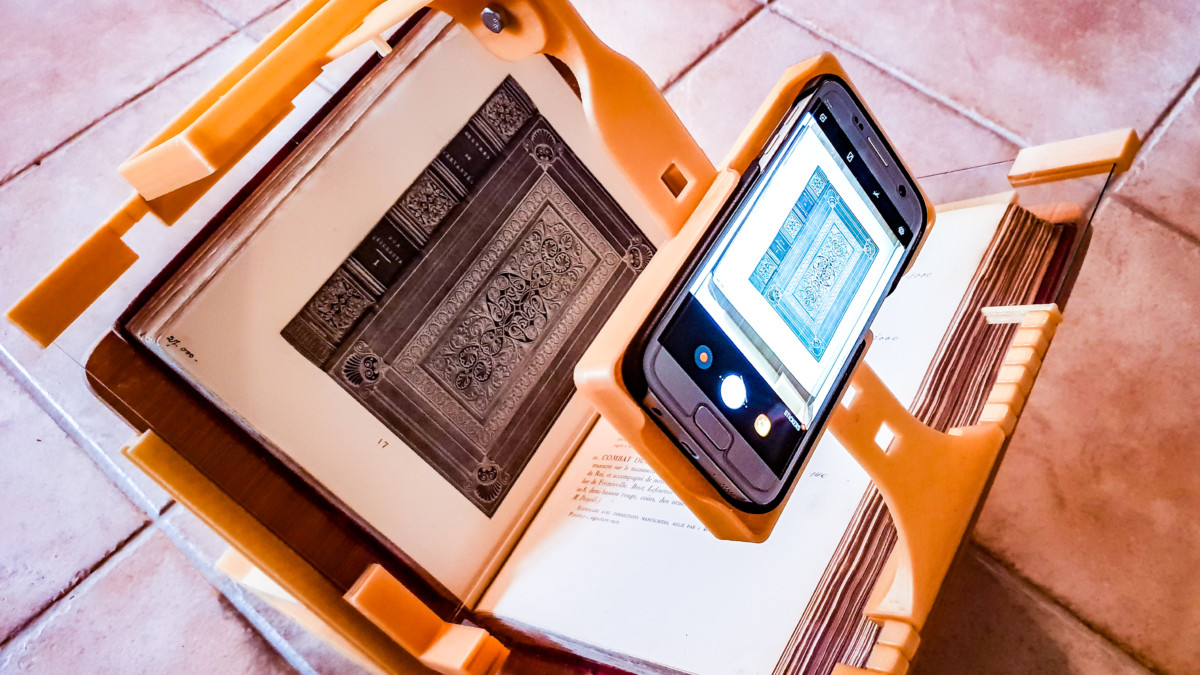 3d-Printed Book-Scanning Frame for Smartphones