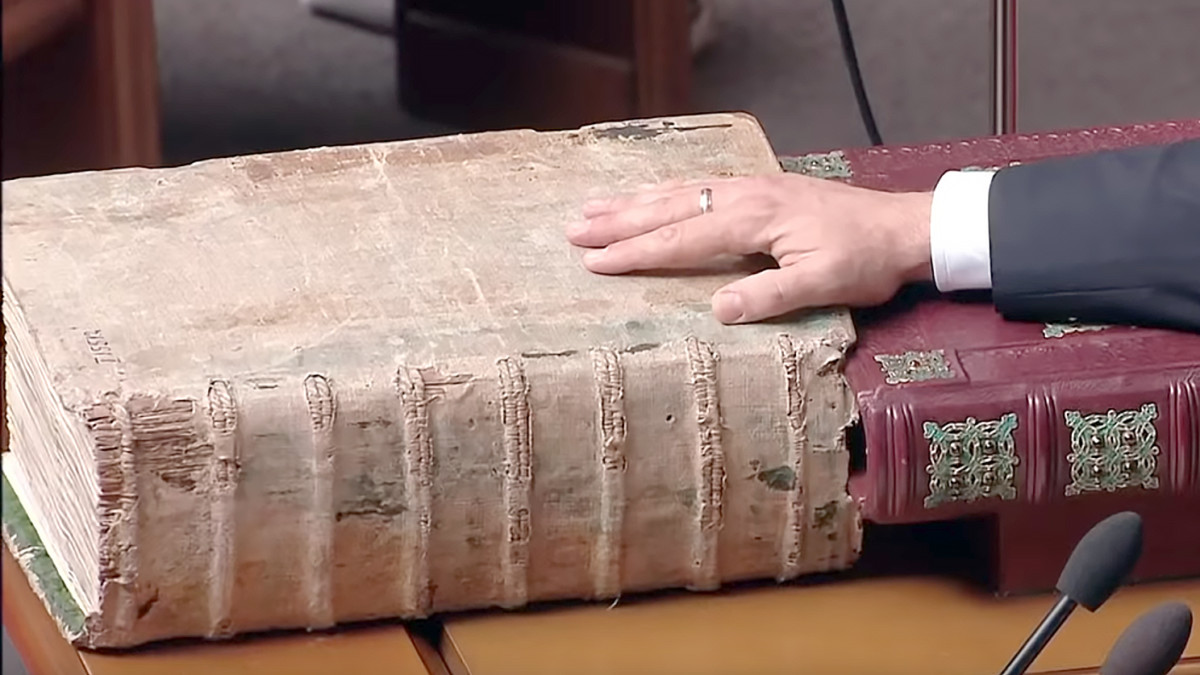 2019.05.20 - A 450-Year-Old Bible is Used During the Inauguration of the President of Ukraine